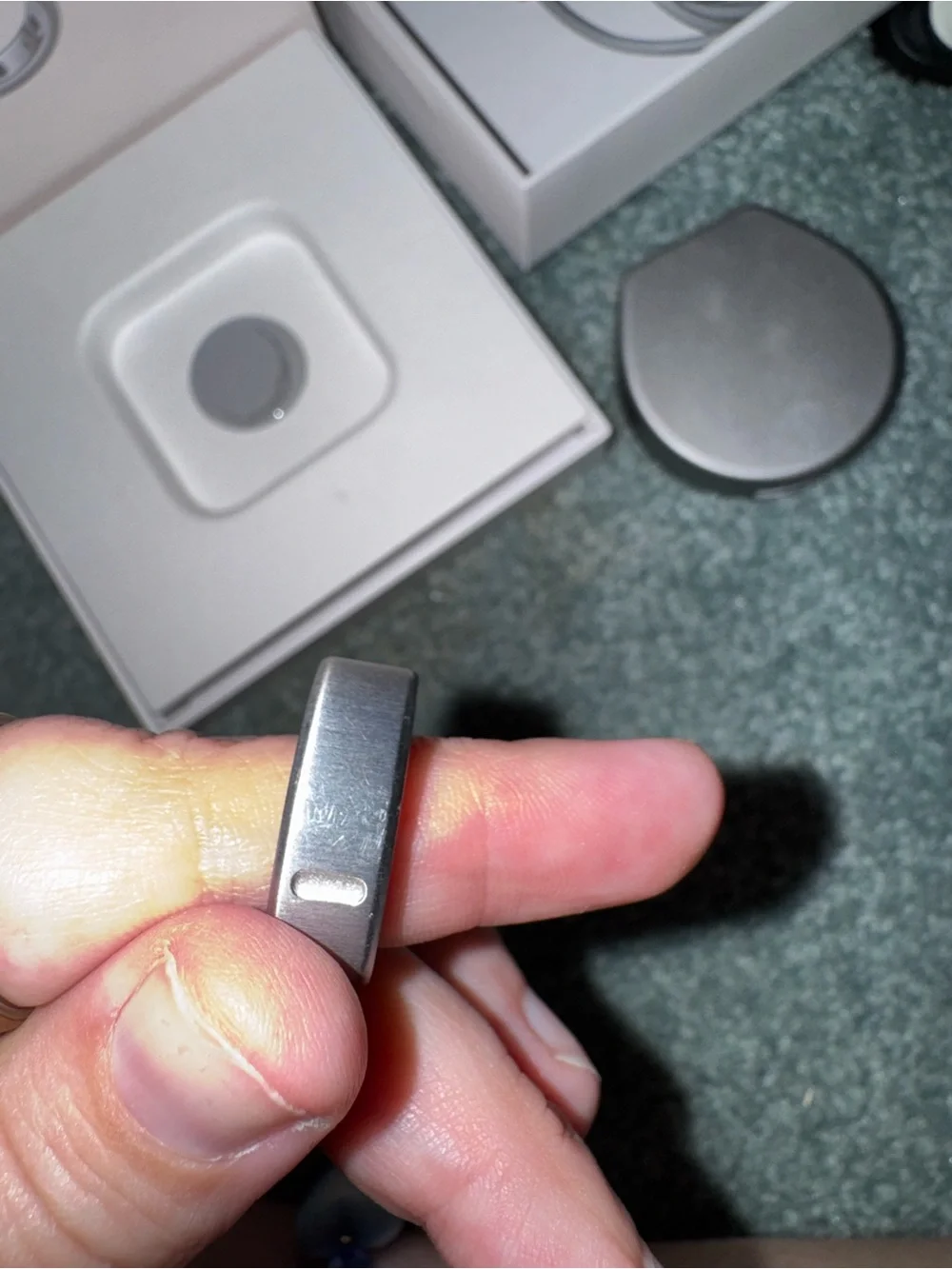 oura ring 4 size 9 brushed silver with 2 dock and battery charger